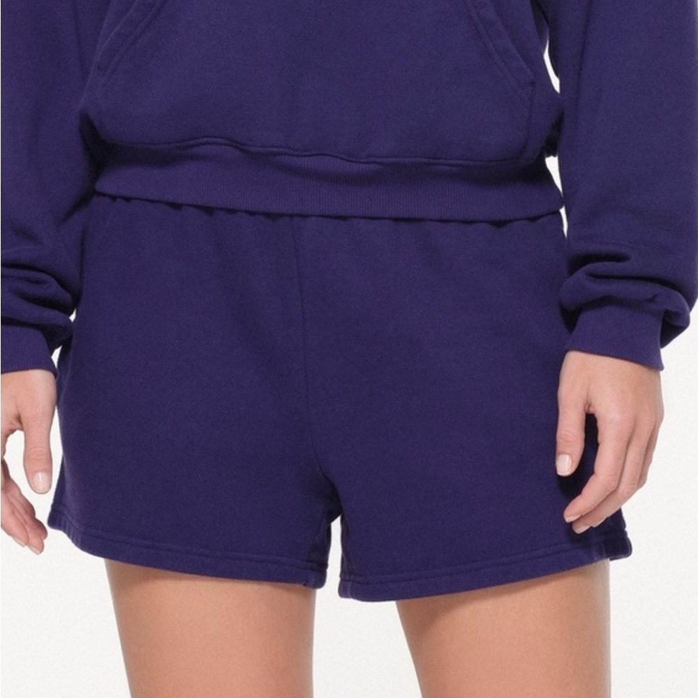 SKIMS | Cotton Fleece Classic Short | S | Concord Purple/ Navy - Picture 2 of 9